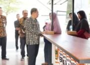 Disperdagkop Madiun Salurkan Bantuan 46 "Booth" Kontainer untuk UMKM 21 Disperdagkop Madiun Salurkan Bantuan 46 “Booth” Kontainer untuk UMKM