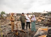 H Isam, Owner Jhonlin Group Berikan Santunan Rp 1 Miliar untuk Korban Kebakaran di Tanbu 9 H Isam, Owner Jhonlin Group Berikan Santunan Rp 1 Miliar untuk Korban Kebakaran di Tanbu