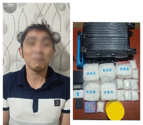Pengedar dari Kalbar Kirim Hampir 6 Kilogram Sabu ke Residivis, Dibongkar Polda Kalsel 1 WhatsApp Image 2024 07 30 at 12.30.37 e1722319185585