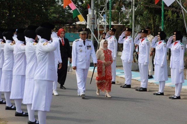 Pj Bupati Batola Jadi Inspektur Upacara Peringatan Detik-detik Proklamasi RI 1 1000529647 e1724035209787