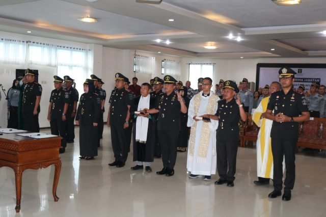 Kakanwil Kemenkumham Kalsel Lantik 18 Pejabat Baru 1 1000546062 e1724855621835