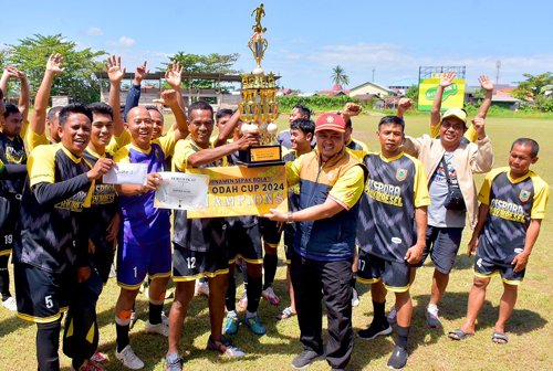 13 25klm Tim Dispora juara jpg