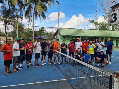 13 3klm Tim tenis jpg