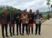 Warga Antusiasnya Mengenakan Busana Daerah Hadiri HUT RI di IKN 34 Warga Antusiasnya Mengenakan Busana Daerah Hadiri HUT RI di IKN