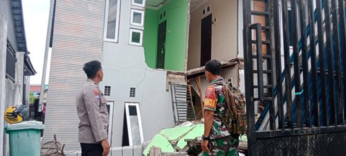 6 HL Rumah Kos Ambruk 3klm
