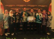 Menjadi Kota Berkelanjutan, Aditya Terima Penghargaan UHC dari Wapres RI 15 Menjadi Kota Berkelanjutan, Aditya Terima Penghargaan UHC dari Wapres RI