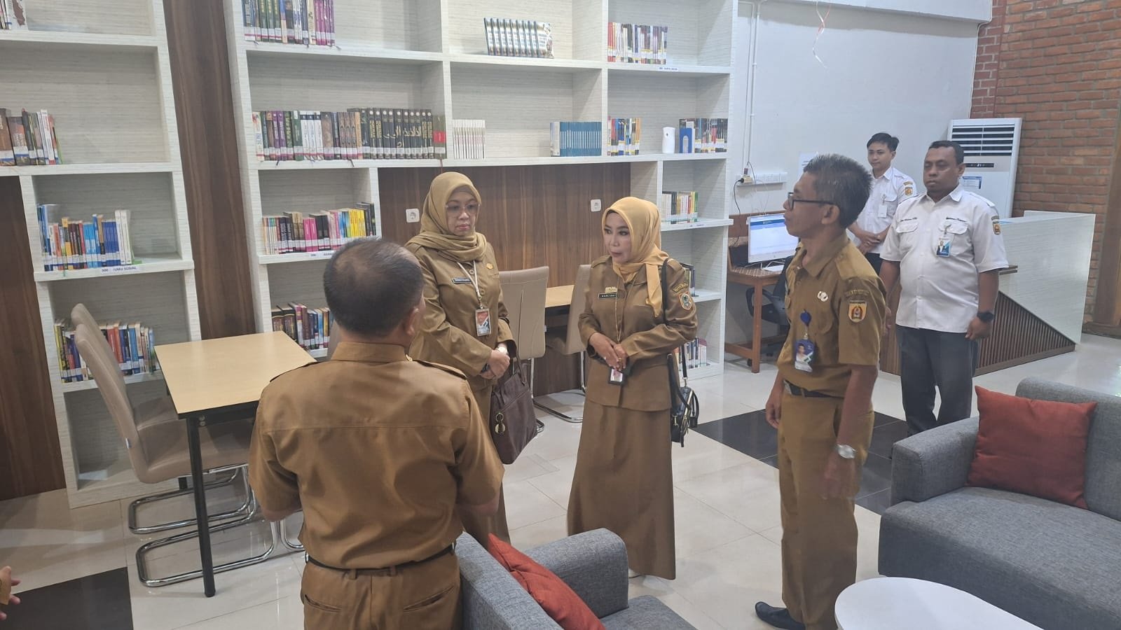 Tingkatkan Perkembangan Literasi Pj Sekda Banjarbaru Kunjungi Darpusda 1 Hal 10 3 Klm BJB 2 9