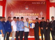 Pasangan Andi Rudi Latif- H Bahsanudin Serahkan Pendaftaran Pilkada ke KPU Tanbu 18 Pasangan Andi Rudi Latif- H Bahsanudin Serahkan Pendaftaran Pilkada ke KPU Tanbu