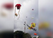 Festival Layang Layang Langit Pantai Pagatan Berwarna Warni