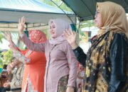 Ketua TP PKK Kotabaru Hj Fatma Kawal Karnaval Hingga Tuntas