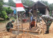 Sinergi TNI-Warga Membangun Desa Kasiau Raya