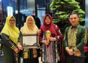 Pj Bupati Tabalong Terima Penghargaan UHC Award 2024 Kategori Madya 34 Pj Bupati Tabalong Terima Penghargaan UHC Award 2024 Kategori Madya