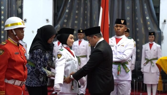 Bupati HST Kukuhkan 48 Anggota Paskibraka