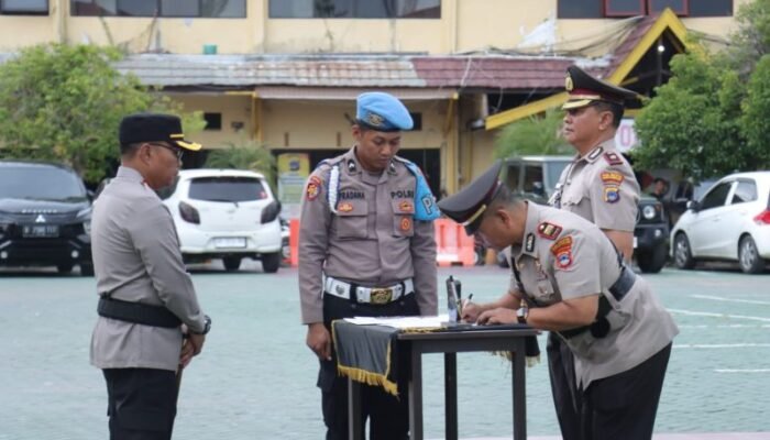 Serah Terima Jabatan Kapolsekta Banjarmasin Selatan dan Kabag Ren Kapolresta Banjarmasin