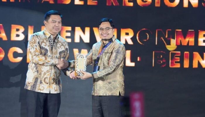Bupati HST Raih Penghargaan Lestari Award