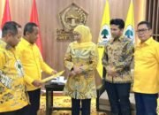 Calon Gubernur dan Wagub Jatim, Khofifah-Emil Terima B1 KWK Partai Golkar