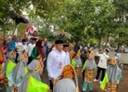 Kesenian Hadrah Sambut Kedatangan Paslon RaZa ke KPU Tala 26 Kesenian Hadrah Sambut Kedatangan Paslon RaZa ke KPU Tala