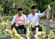 Ahmad Syaikhu-Ilham Habibie Ziarah ke Makam Presiden ke-3, Besok Daftar ke KPU Jabar 17 Ahmad Syaikhu-Ilham Habibie Ziarah ke Makam Presiden ke-3, Besok Daftar ke KPU Jabar