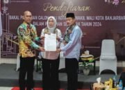 Lisa-Wartono Resmi Mendaftarkan Diri Ke KPU Banjarbaru 11 Lisa-Wartono Resmi Mendaftarkan Diri Ke KPU Banjarbaru