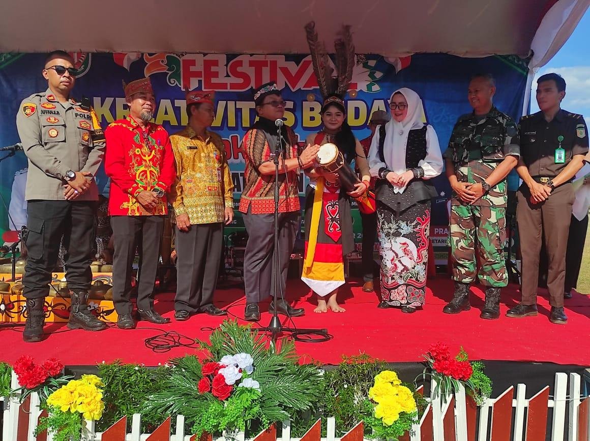 Assisten I Setda Katingan Buka Festival Krearifitas Budaya Anak Tabela 1 15 katingan 18