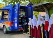 Siswa SDN Jejangkit Muara 1 Batola Antusias Meminjam Buku di Pusling Dispersip Kalsel