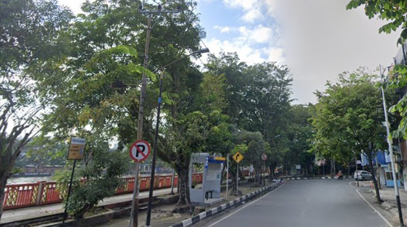 Trotoar di Kawasan Ujung Murung Dibenahi 1 Hal 10 3 Klm TRotoar