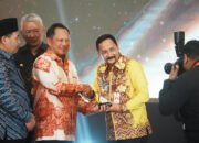 Sukses Jaga Ekonomi Daerah Syamsir Terima Penghargaan dari Kemendagri 20 Sukses Jaga Ekonomi Daerah Syamsir Terima Penghargaan dari Kemendagri