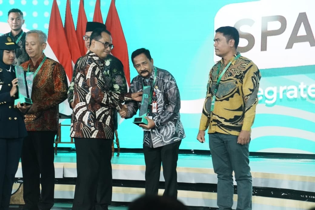 Disaksikan Wakil Presiden Pemkab Tala Kembali Raih Penghargaan Pada HUB Award 2024 1 Hal 11 Tala 3 klm 6