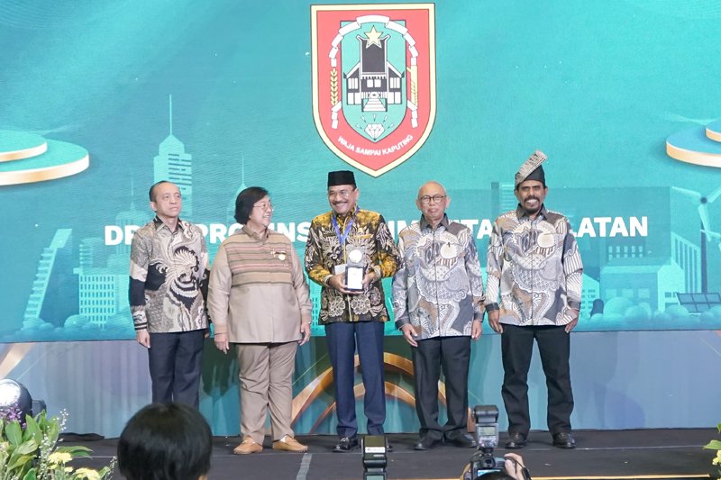 Hal 9 3 Klm Penghargaan DPRD Kalsel