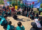 Sikat Gigi Massal di SDN Paringin 2, "Sehat Senyumku, Maju Negeriku" 22 Sikat Gigi Massal di SDN Paringin 2, “Sehat Senyumku, Maju Negeriku”