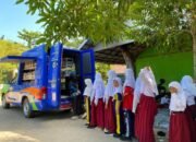 Siswa SDN Jejangkit Muara 1 Batola Antusias Meminjam Buku di Pusling Dispersip Kalsel 25 Siswa SDN Jejangkit Muara 1 Batola Antusias Meminjam Buku di Pusling Dispersip Kalsel