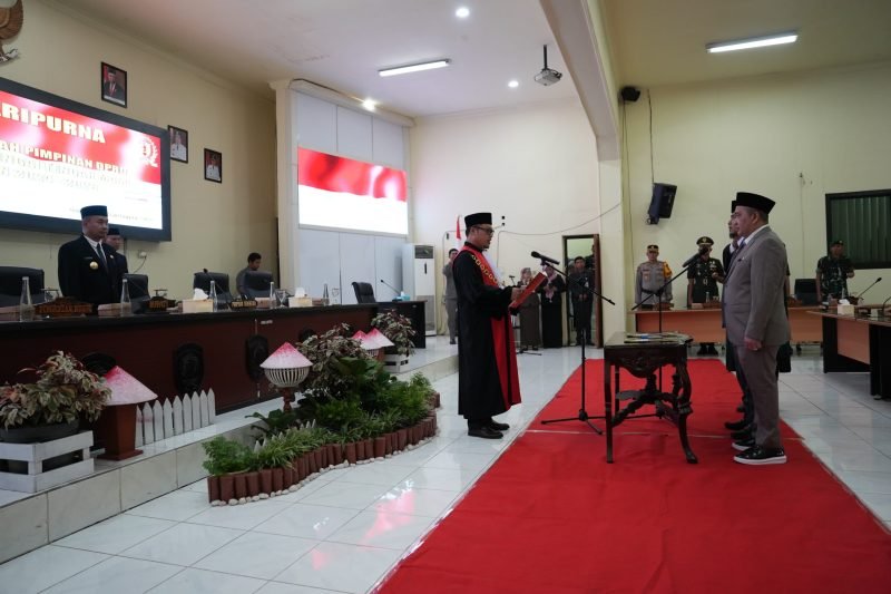 Pjs Bupati HST Hadiri Pelantikan Pimpinan DPRD 1 IMG 20240927 WA0010 scaled e1727426676731
