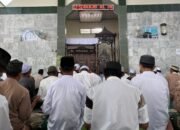 Kedatangan Ustaz Rosyadi Elmi Disambut Jemaah Masjid Al Hidayah, Isi Khutbah Jumat 35 Kedatangan Ustaz Rosyadi Elmi Disambut Jemaah Masjid Al Hidayah, Isi Khutbah Jumat