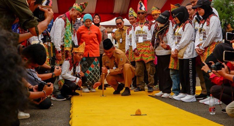 Festival Gerbang Nusantara dengan Permainan Tradisional Balogo 1 1 4 klm Kontrak Pemprov 21 Festival Gerbang Nusantara