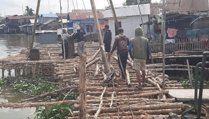 Aktivitas Warga tidak Berhenti Mengganggu Pembangunan Titian Gusti Galuh