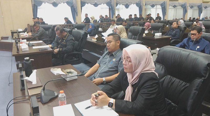 Hal 10 3 KLm Rapat paripurna