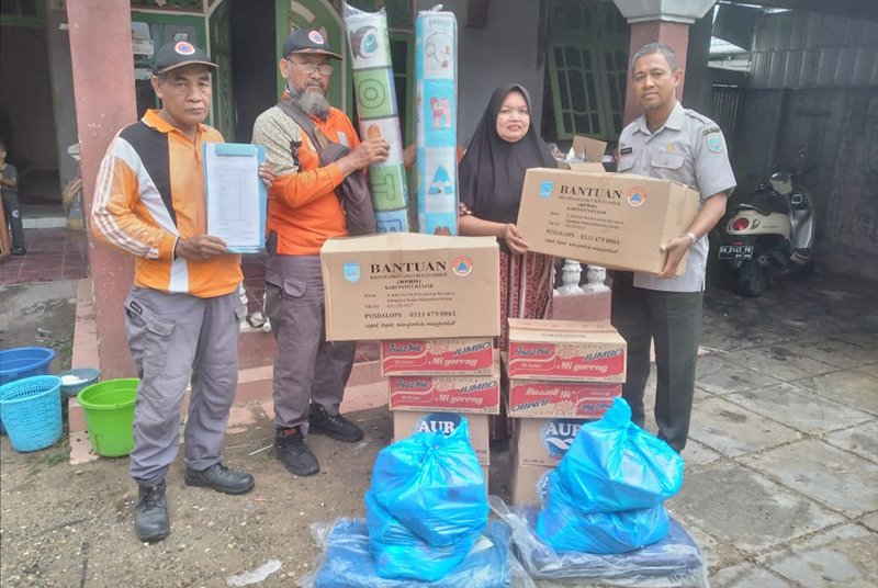 Hal 10 3 Klm Bantuan korban kebakaran