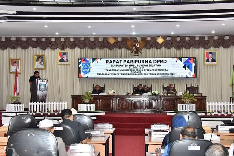 Sekda HSS Dengarkan Pandangan Umum DPRD Terhadap Ranperda APBD 2025 1 Hal 12 HSS 1 3 klm 18