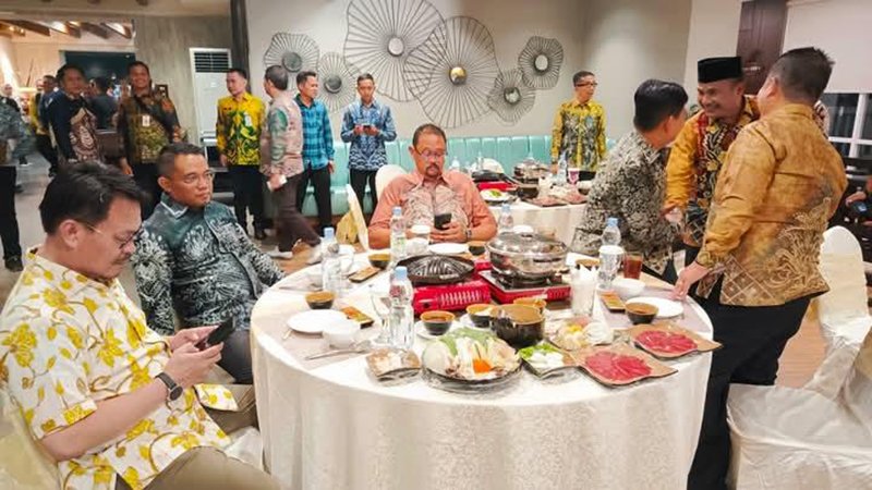 Pj Bupati Ikuti Rapat Pembahasan Kerja Sama Pengelolaan Opsen 1 Hal 12 HSS 1 3 klm 21