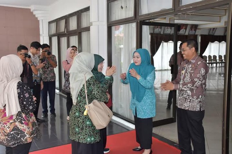 Pj Bupati Sambut Tim Penilai Sekolah Sehat Kalsel 1 Hal 12 HSS 1 3 klm 5