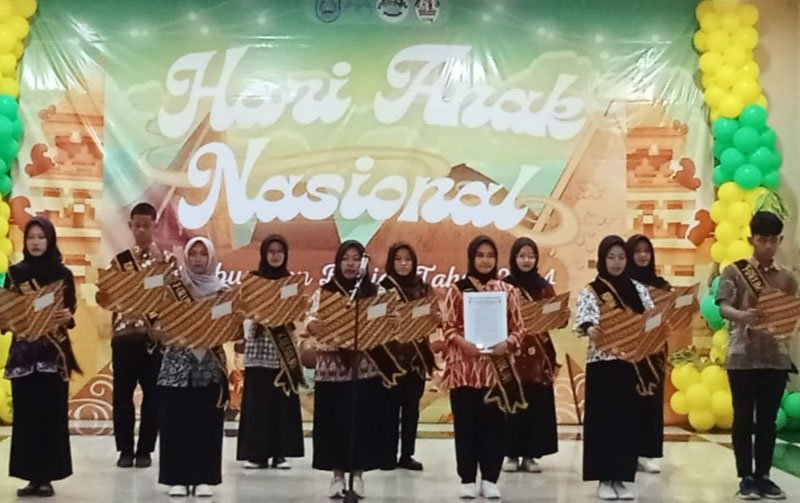 Hal 16 3 KLm Martapura Suara anak