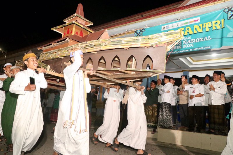 Hal 16 3 Klm Martapura Kirab santri