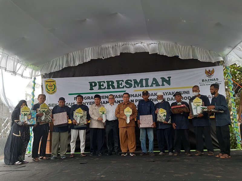 Resmikan 10 Rumah Rutilahu, Walikota : Ratusan Rumah Warga Kondisinya Rusak 1 Hal 9 3 KLm KUnci Rumah