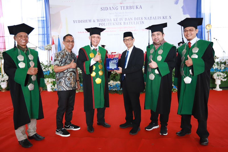 Wisudawan Poltek Batulicin Bangun Daerah Kelahiran 1 Hal 9 3 Klm Wisuda