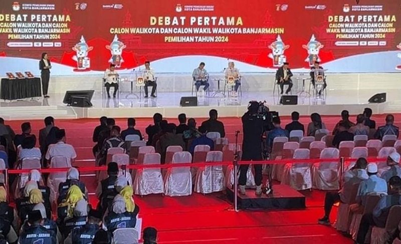 Debat Perdana Walikota-Wakil Walikota Banjarmasin, Saling Adu Argumen Soal Sport Centre 1 Hal 9 4 Klm Debat