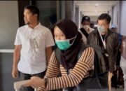 KPK Tinggalkan Polres Banjarbaru, Bawa 10 Koper Usai Periksa Pejabat Kalsel Soal OTT 29 KPK Tinggalkan Polres Banjarbaru, Bawa 10 Koper Usai Periksa Pejabat Kalsel Soal OTT