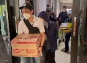 Irit Bicara, Penyidik KPK Bertolak ke Jakarta Bawa Barang Bukti Kasus OTT di Kalsel 25 Irit Bicara, Penyidik KPK Bertolak ke Jakarta Bawa Barang Bukti Kasus OTT di Kalsel