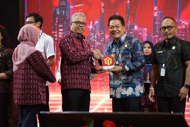 Kalteng Terima Penghargaan UKPBJ Proaktif dengan Capaian Produk Dalam Negeri Tertinggi. 1 IMG 20241011 WA0046