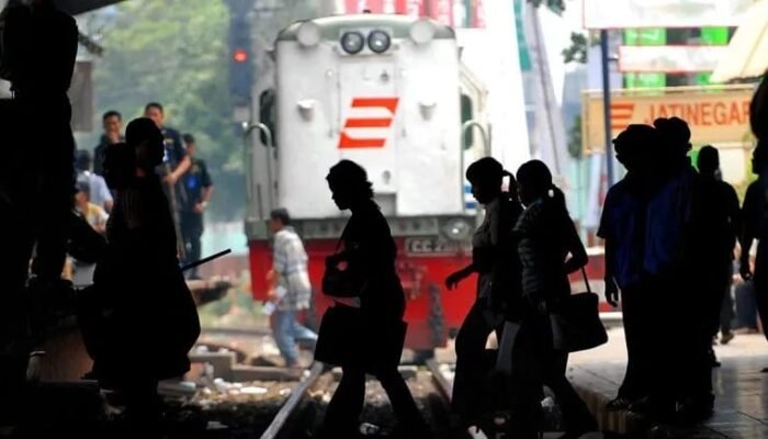 Saat Pelantikan Presiden-Wapres, KAI Alihkan 32 KA Gambir ke Jatinegara