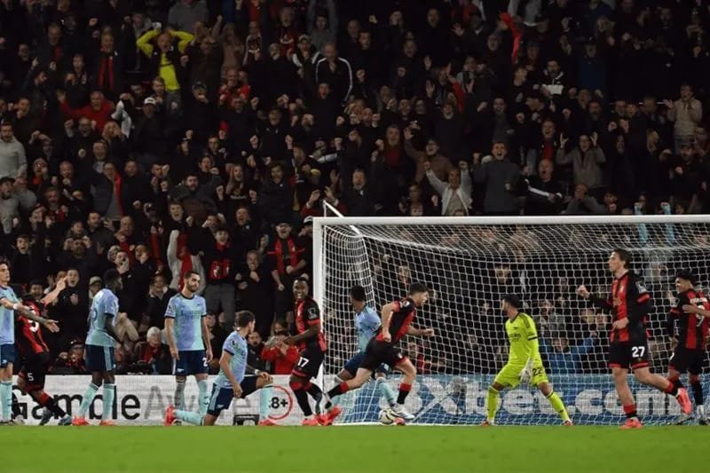 Arsenal Telan Kekalahan Perdana, MU Kembali ke Jalur Kemenangan 1 IMG 20241020 WA0004